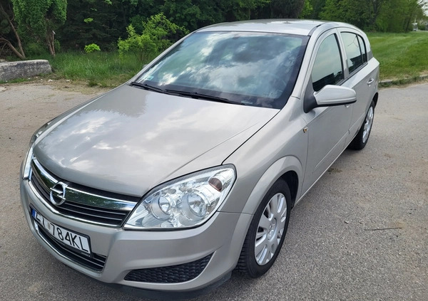 Opel Astra cena 12000 przebieg: 226138, rok produkcji 2007 z Łódź małe 137